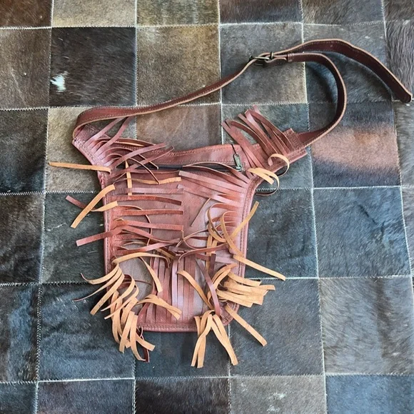 Hand-crafted Leather Fringed Adjustable Hip Belt-
Bumbag (unisex) - Picture 5 of 14